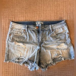 Rewash distressed Jean short, like new